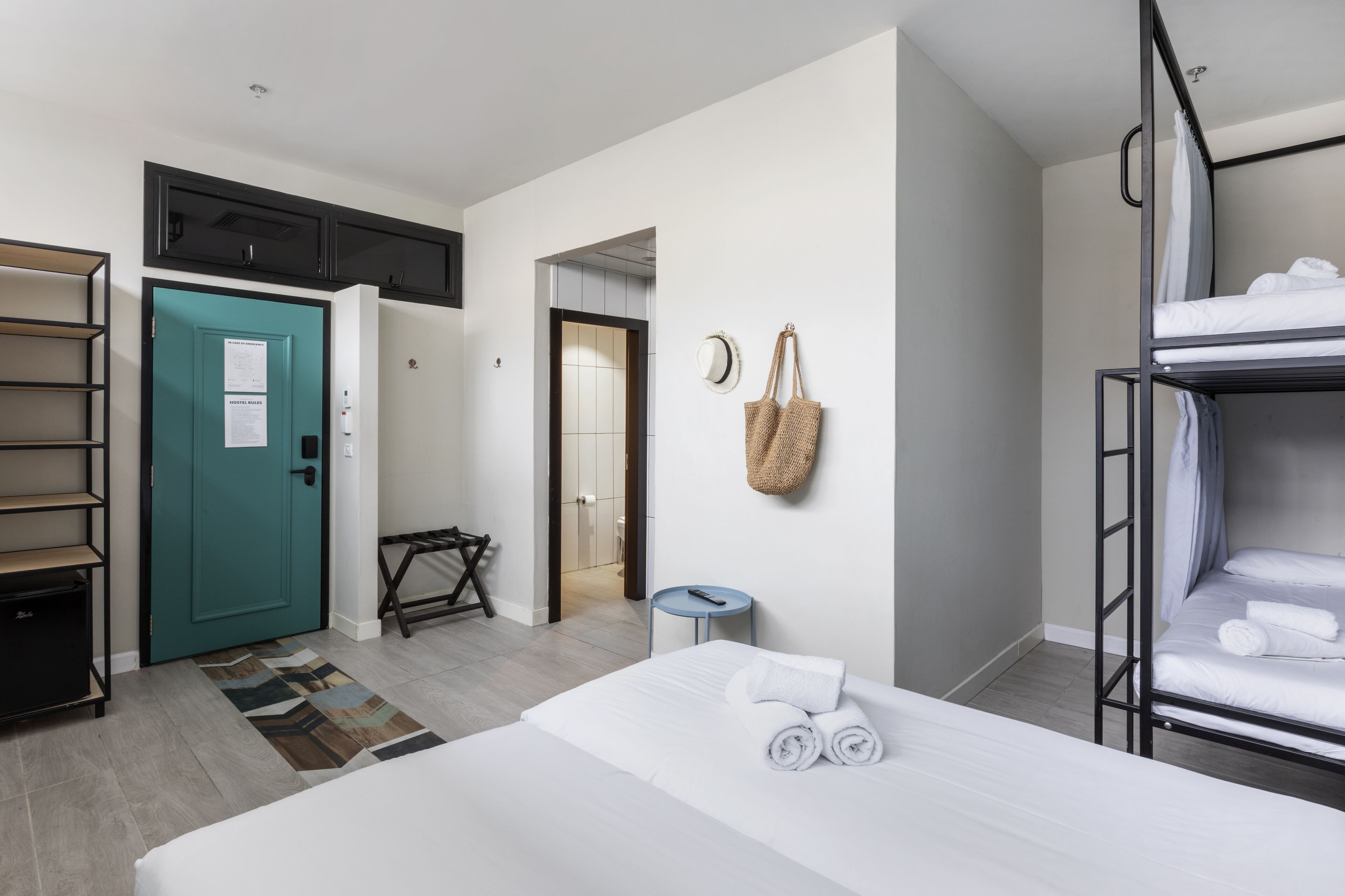 書桌、遮光布/窗簾、免費無線上網、床單