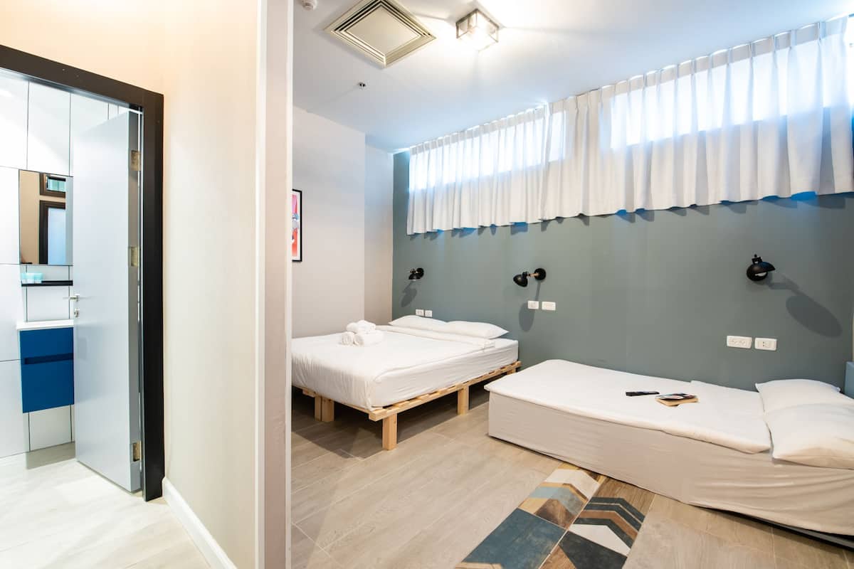 Triple Room | Desk, blackout drapes, free WiFi, bed sheets