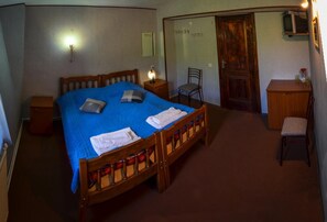 Soundproofing, free WiFi, bed sheets