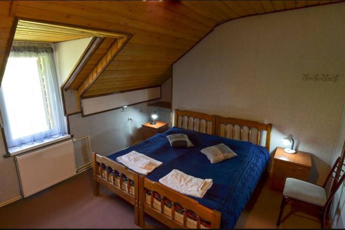 Soundproofing, free WiFi, bed sheets