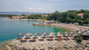 On the beach, sun-loungers, beach towels - Villa in Njivice on the island Krk-swimming pool, BBQ, seaview, garden**** (Njivice)