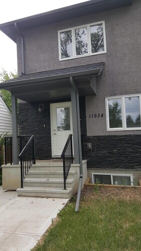 Modern 2 BD RM Vacation Home Near West Edmonton Mall & Transit Center/LRT