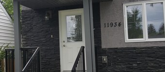 2 BD RM Casa moderna con entrada privada en un barrio tranquilo