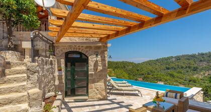 Huvila, oma uima-allas