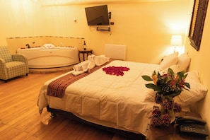 Doppia Deluxe, 1 letto queen | Copriletto in piuma, minibar, una cassaforte in camera
