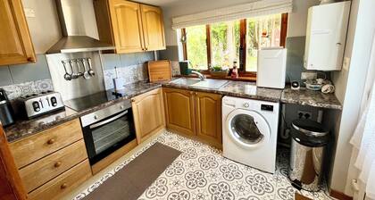 Hill Top Coastal Cottage 3BR, Wi-Fi, Fishguard & Goodwick in Pembrokeshire
