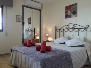 4 soverom, strykejern/-brett, wi-fi (inkludert) og sengetøy