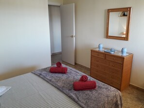 4 slaapkamers, een strijkplank/strijkijzer, gratis wifi, beddengoed