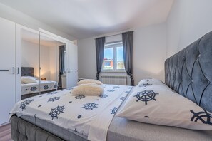 2 bedrooms, iron/ironing board, WiFi, bed sheets