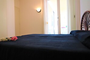 2 Schlafzimmer, Bügeleisen/Bügelbrett