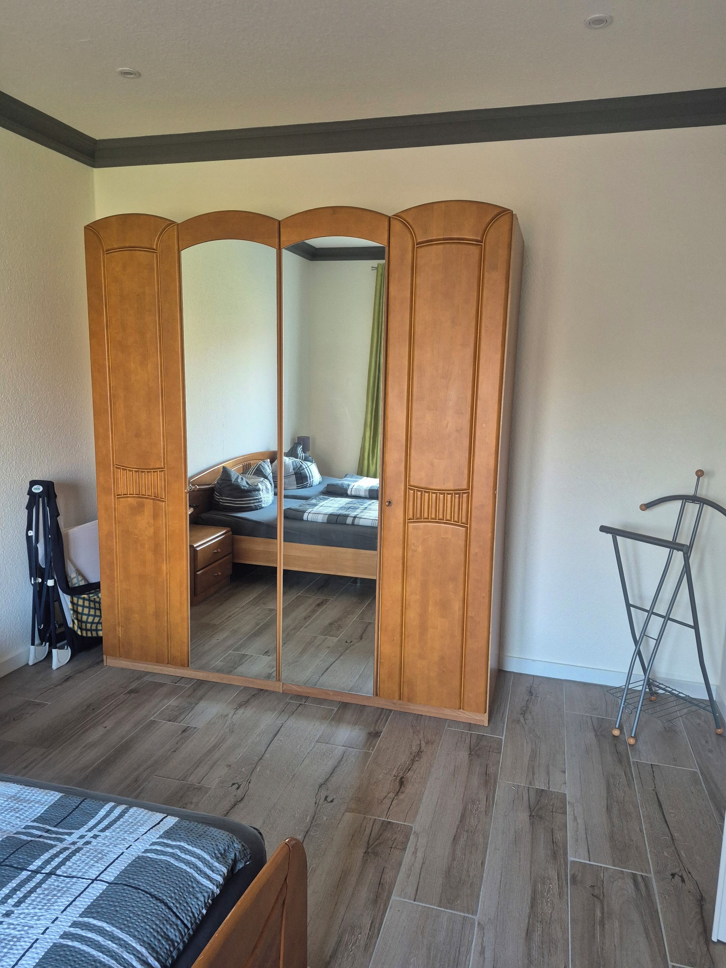 2 slaapkamers, een kluis op de kamer, een strijkplank/strijkijzer, wifi