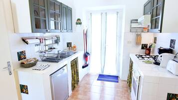 Réfrigérateur, four, plaque de cuisson, lave-vaisselle