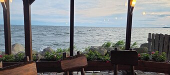 Holiday House 'Hendrijke' on the lagoon in the idyllic Kamminke, Wi-Fi, sauna, fireplace