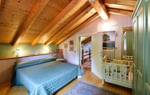 3 bedrooms, travel cot, free WiFi