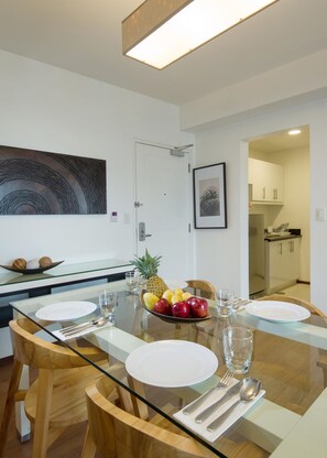 Coffee/tea maker, full-size fridge, microwave, oven - Quest Serviced Residences (Cebu City)