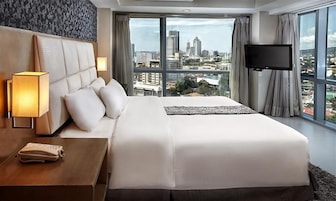 Minibar, in-room safe, desk, iron/ironing board