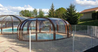 Chalet*** 3 piĂšces, vue panoramique sur la Margeride, grande piscine couverte