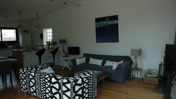 Flat-screen TV, ping pong