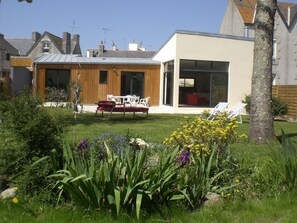 Terrace/patio - Bungalow with large garden in the city center (Guilvinec)