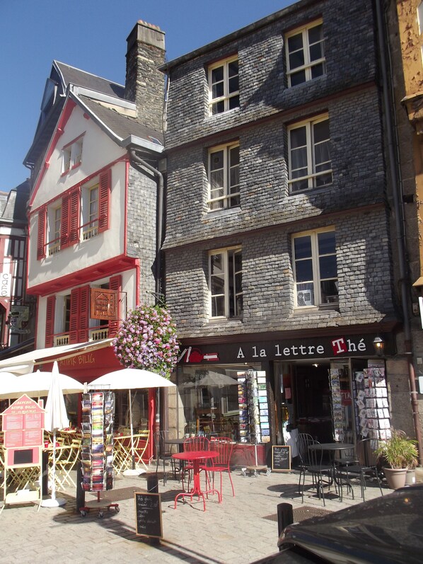 Outdoor dining - sweet tranquility between land and sea (Plouezoc'h)