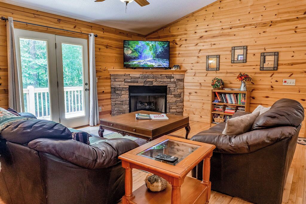 Flat-screen TV, fireplace, DVD player