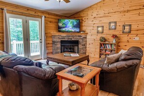 Flat-screen TV, fireplace, DVD player