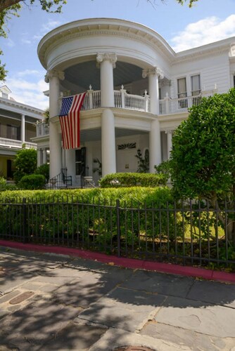  Elegante 2 Schlafzimmer, 2 luxuriöse ebenerdige Duschen, Gourmet-Küche