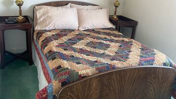 2 bedrooms, desk, iron/ironing board, bed sheets