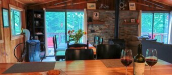 Riverfront vacation, Deck Views and Privacy  ! 3 bdrm Riverfront, Pet Friendly!