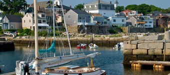 The Waterline – A Private Harborfront Retreat