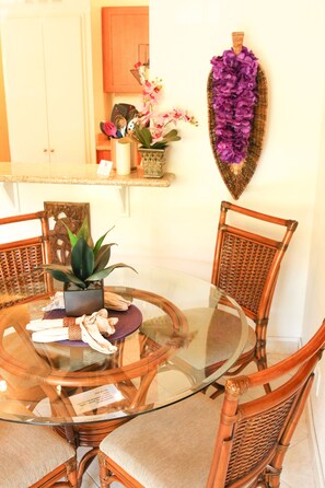 Dining - Family Friendly Condo w/Loft & Steps from Charley Young/Kam 1 Beach (Kihei)