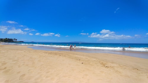 Renovated, Family Friendly Condo w/Loft & Steps from Charley Young/Kam 1 Beach