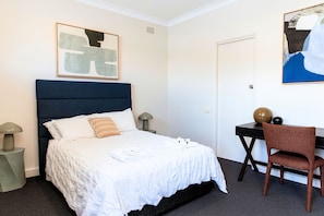 Quarto standard, 1 cama Queen, para não fumantes, suíte | Wi-Fi, roupa de cama