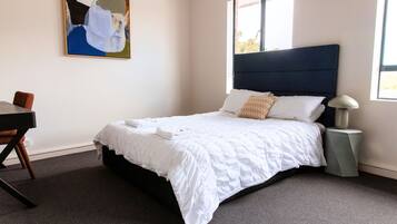 Standard Room, 1 Queen Bed, Non Smoking, Ensuite | WiFi, bed sheets