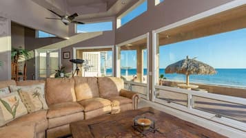 Smart-TV, Kamin, Videospiele, DVD-Player