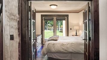 2 habitaciones, tabla de planchar con plancha, wifi y ropa de cama