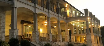 Gorgeous 4900 square foot pool & spa home minutes from Lake Travis and winery