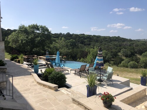 Gorgeous 4900 square foot pool & spa home minutes from Lake Travis and winery
