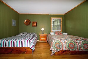 5 bedrooms, free WiFi, bed sheets - Ella's Guest Lodge, Private Riverfront @Vacation Frio River sleeps 12-24 (Concan)