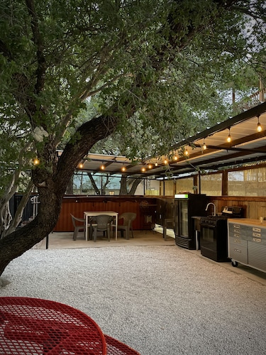 Kaunis Riverfront Home näköalalla concierge ja ilmainen sukkula