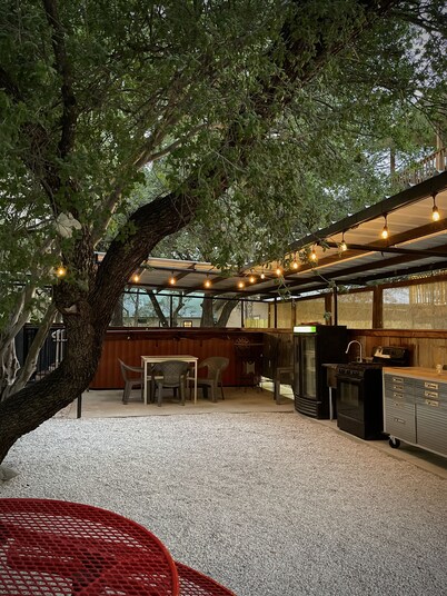 Ella's Guest Lodge, Private Riverfront @Vacation Frio River sleeps 12-24