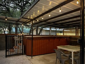Outdoor dining - Ella's Guest Lodge, Private Riverfront @Vacation Frio River sleeps 12-24 (Concan)