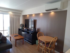 Una Smart TV, un reproductor de DVD