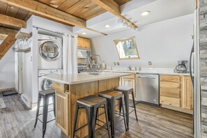 Fridge, microwave, oven, stovetop - Mountain A Frame-Wood Stove-5min to Downtown (Breckenridge)