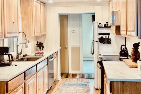 Geladeira, micro-ondas, fogão, cooktop