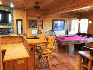 Game room - Cozy Getaway Long Range View Paved Access Minutes To Downtown Blue Ridge Hot Tub (Blue Ridge)