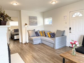 Fernseher, Kamin, Bücher