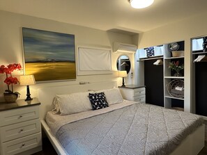 2 Schlafzimmer, Schreibtisch, Bügeleisen/Bügelbrett, Reisekinderbett