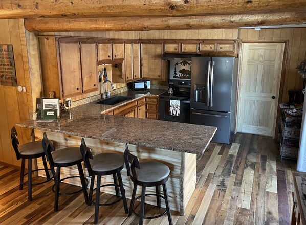 Fridge, microwave, oven, stovetop - Log Cabin Back to Rio Grande National Forest - Fishing, Hiking, Skiing (South Fork)