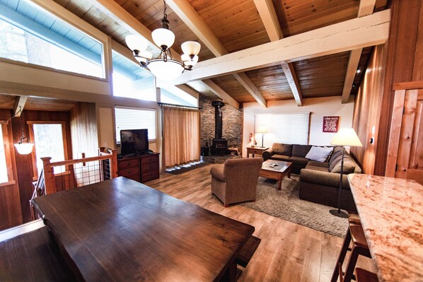 Smart TV, fireplace, DVD player